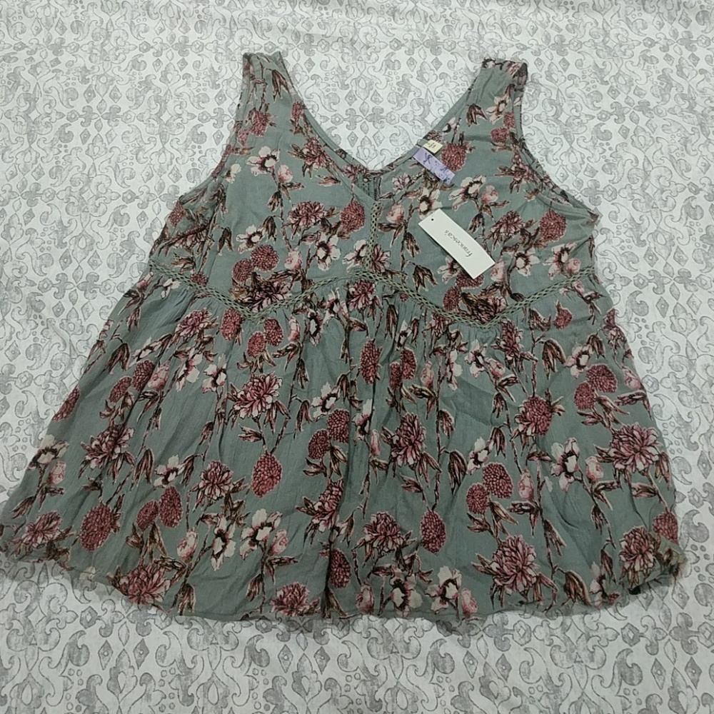 Francesca's Floral Top | Size S | NWT
